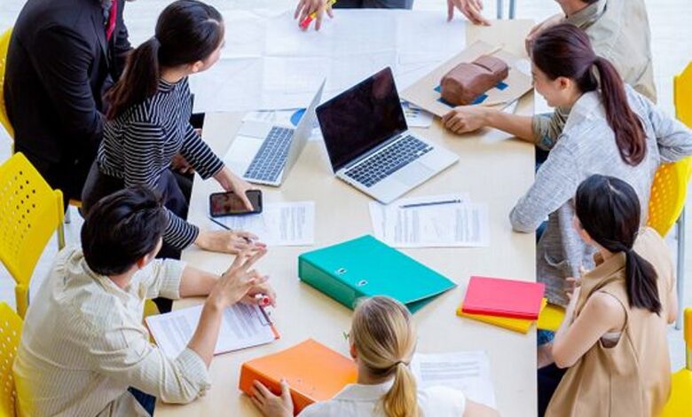 Do UAE companies pay less salaries to women than men? Do UAE companies pay less salaries to women than men?
